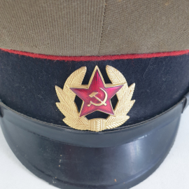 Фуражка, с кокардой офицерская, СССР, 55 р-р, есть  потёртости. Картинка 2